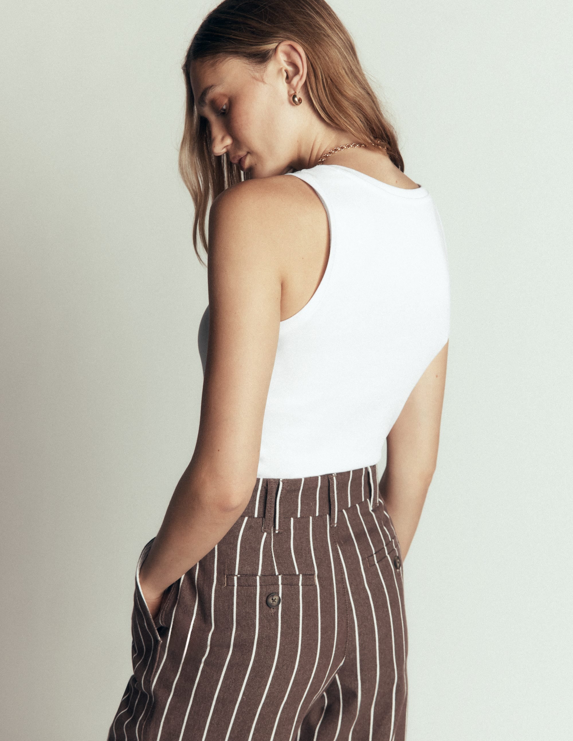 Essential V Neck Vest-White