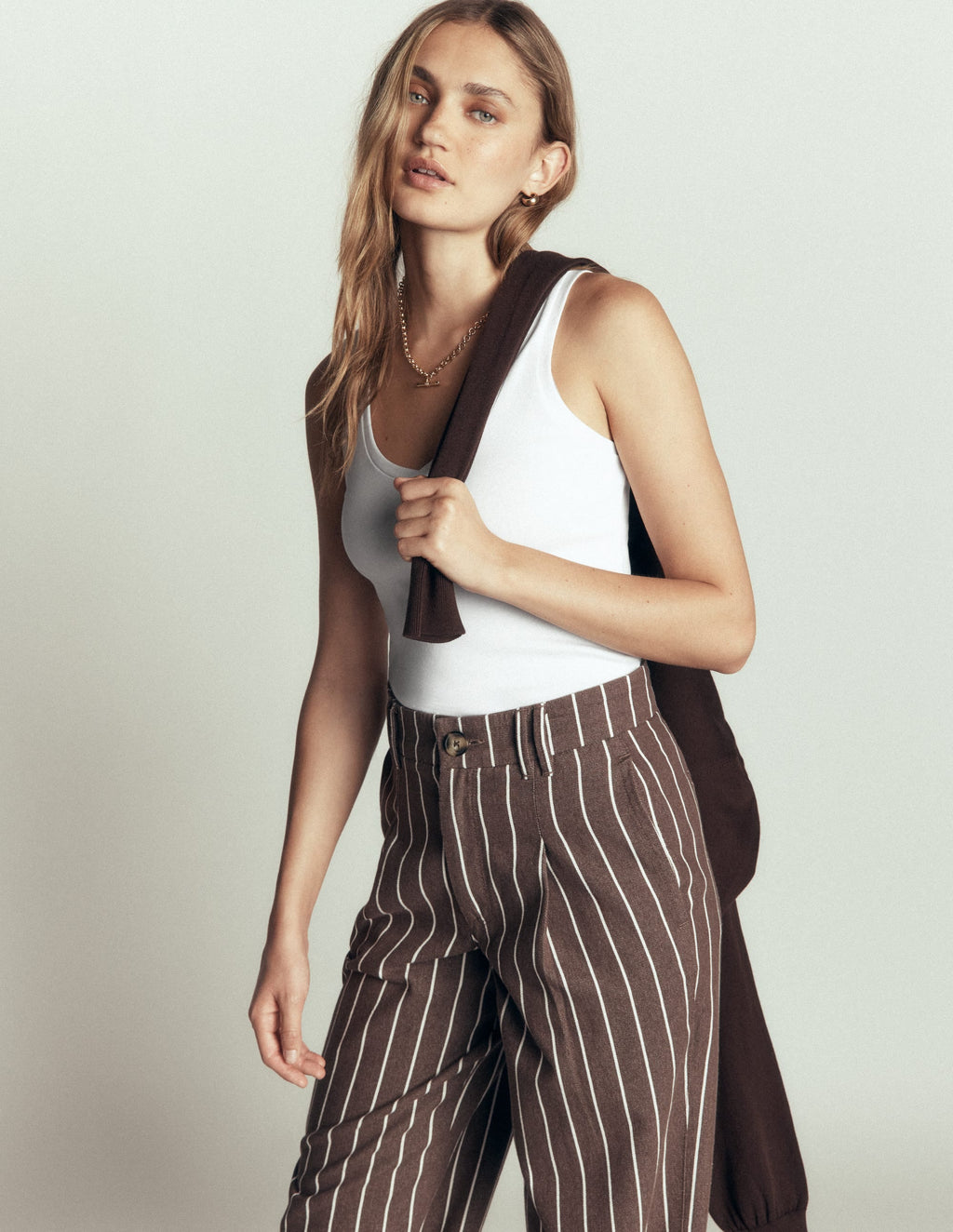 Essential V Neck Vest-White